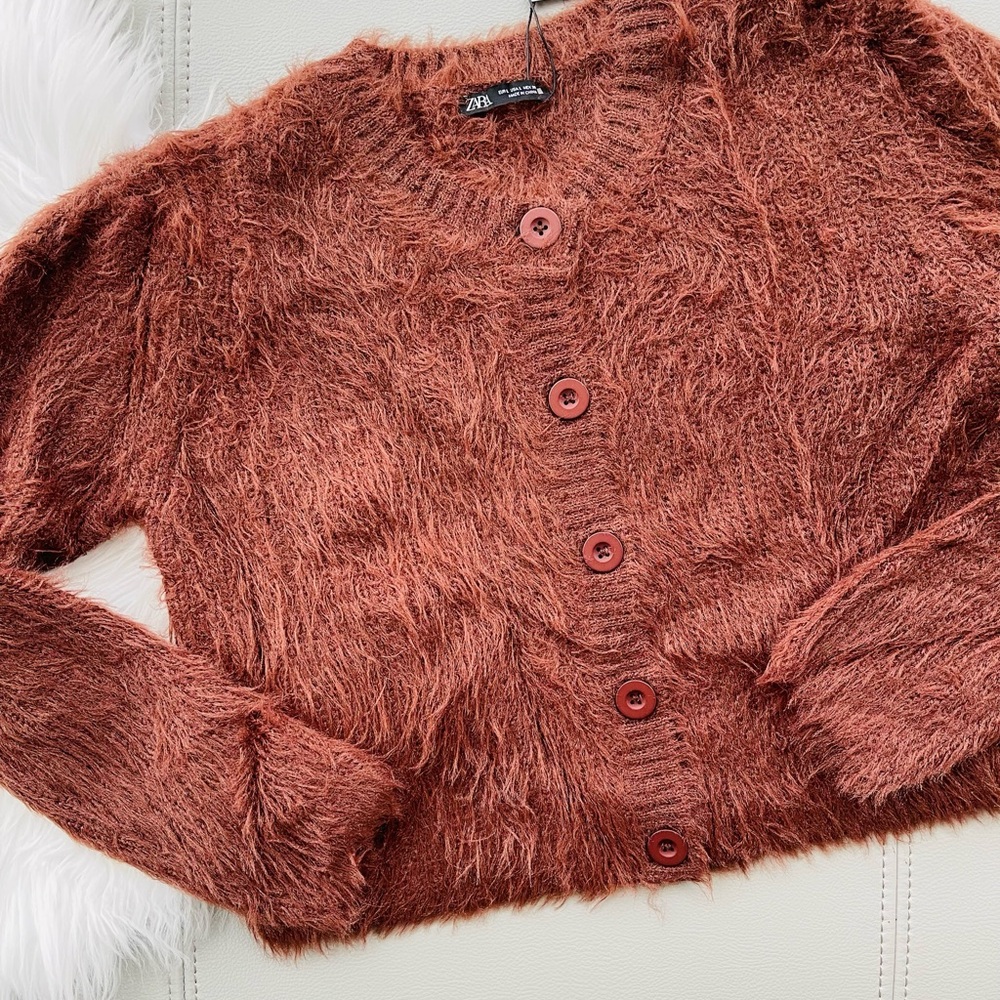 New with tags!
ZARA
SOFT button-down 
Cardigan sweater
in Cocoa
Size Large